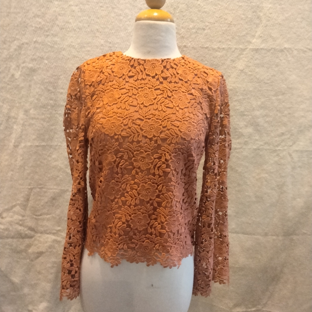 Alice + Olivia "pasha" salmon lace blouse, small